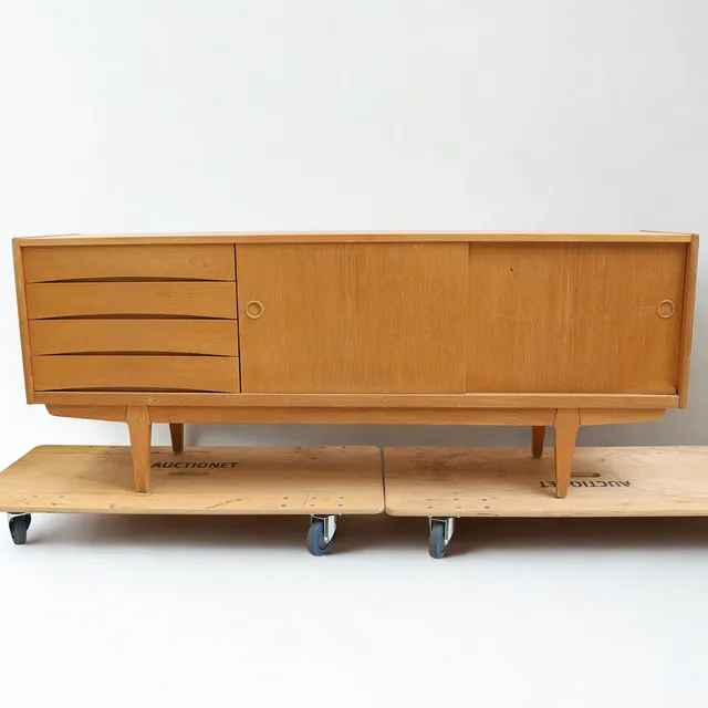 ERIK WÖRTZ. Sideboard, "Ulvö" Ikea, 1960-tal Ek, med 4 lådor samt dubbla skjutdörrar.