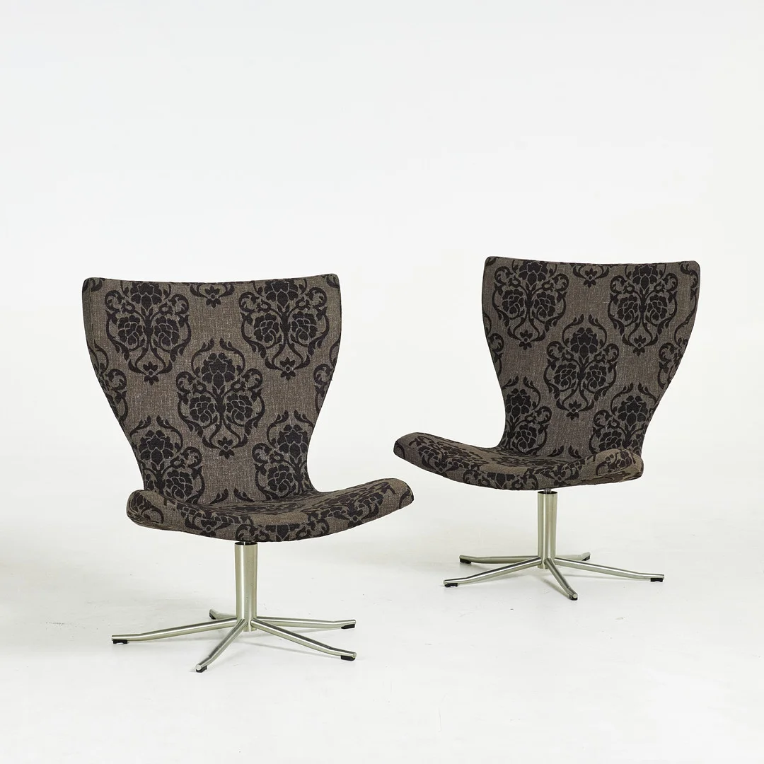JAN EKSTRÖM, 1 par, fåtöljer, ”Gyro”, för Conform, samtida, textilklädsel, femdelad aluminiumfot, snurrbar. — Armchairs & Chairs — Stockholms Auktionsverk Sickla