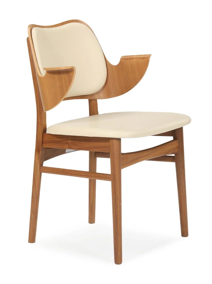 Teak armchair, seat and back upholstered with cream coloured leather. Manufactured by Bramin. — Modern Furniture — Bruun Rasmussen
