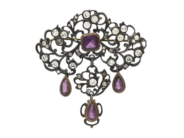 BROSCH, silver, paste, mått 56x 52 mm, vikt 16,1 g, etui.