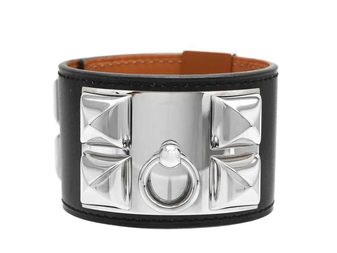 ARMBAND, HERMÈS, Collier de Chien, palladium plätterad, svart läder, stl T2 ca 15,5cm, bredd 4cm, smyckespåse, originalask. — Smycken/Armband — Kaplans