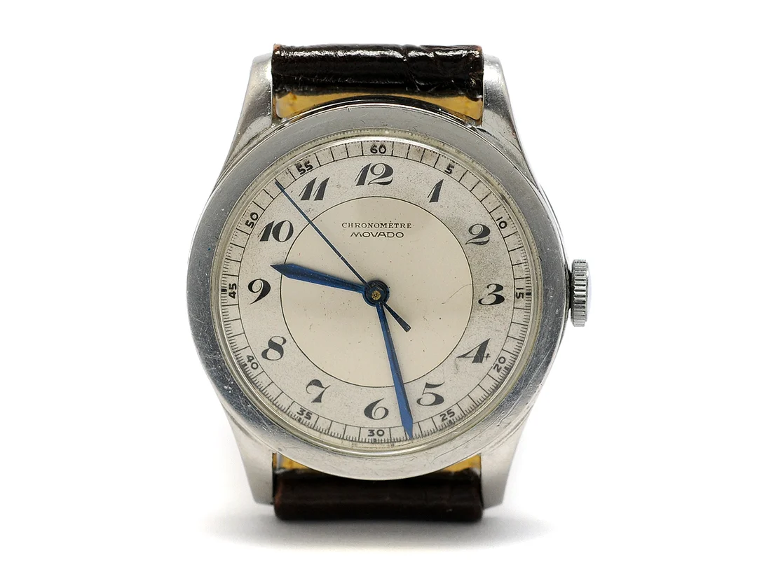 MOVADO, Chronometre, Cal 75, Ref nr. 12726, Boett nr. 81286, herrur, 31,5 mm, stål, manuell, plexiglas, skadad urtavla, läderband, ca 1945. — Klockor/Movado — Kaplans