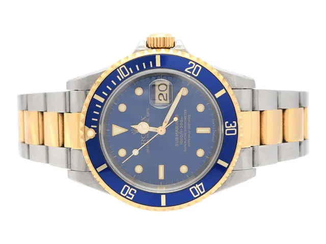 ROLEX, Oyster Perpetual Date, Submariner (1000ft=300m, Swiss-T<25), Chronometer, s.k. "Fat Four", Ref nr. 16613, Serie nr. N290694, Cal 3135, Verk nr. 6094897, Boett nr. 16610, herrur, 40 mm, stål/guld, automatisk, safirglas (nagg), datum, skadad urtavla/visare, Fliplocklänk, viklås (stål), Ref nr. 93153.18-R1/401 B, cert (ej daterat), ca 1993, box, ytterkartong.