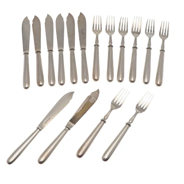 AN EARLY 20TH CENTURY SILVER BLADED EIGHT PLACE KNIFE AND FORK SET.