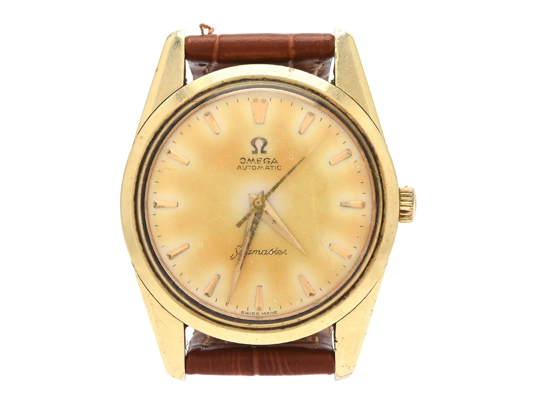OMEGA, Seamaster (Swiss Made), Cal 552, Serie nr. 18266646, Ref nr. KO 14700, Boett nr. 14700 4 SC (C.B), herrur, 33,5 mm, guld på stål, automatisk, plexiglas (skadat), skadad urtavla, läderband, ca 1961. — Klockor/Omega — Kaplans
