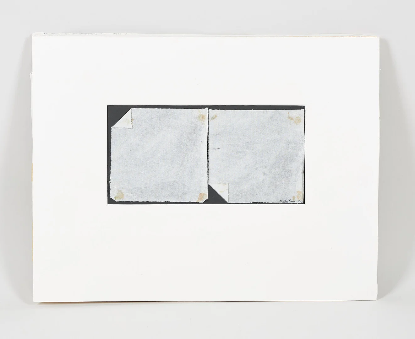REINO HIETANEN. Ytor, signerad samt daterad 1979, collage med tyg på papper. — Paintings — Stockholms Auktionsverk Helsinki