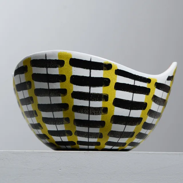 STIG LINDBERG. Skål, fajans, Studiohanden, Gustavsberg, 1950/60-tal.