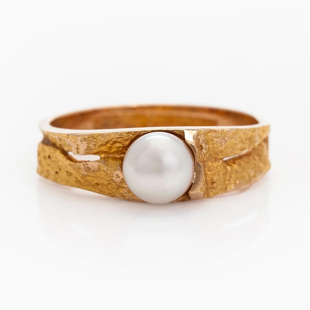Björn Weckström, ring "Lapplands vår", odlad pärla, 14K guld, Lapponia 1974. — Smycken/Ringar — Bukowskis