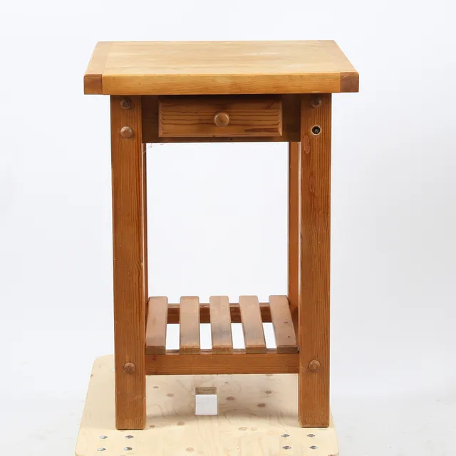 A 20TH CENTURY BUTCHERS BLOCK.