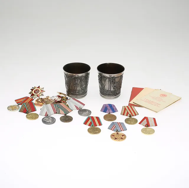 SOVJETMEMOBILIA, bl.a medaljer, 1900-tal.