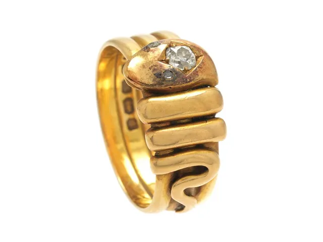 RING, 18K guld, antikslipad diamant 0,18 ct, W/VS, rosensliapde diamanter, Engelska stämplar, stl 18 mm, vikt 9,1 g, rosenslipade diamanter med nagg och slitna fasettkanter.