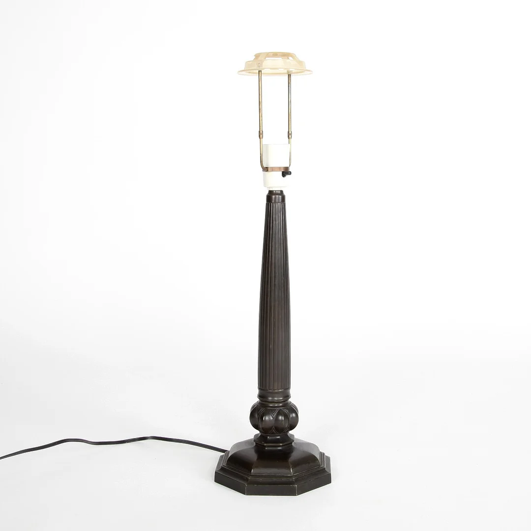 JUST ANDERSEN. 1884-1943. Bordslampa, modell "2288", disco metall, 1930-tal, Danmark. — Table Lamps — Auktionsverket Engelholm