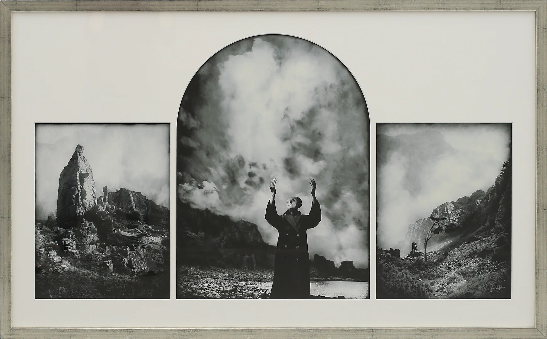 JAN RUFELT. Landskap med man, triptyck, gicléetryck nr 6/20, signerad. — Engravings & Prints — Garpenhus Auktioner