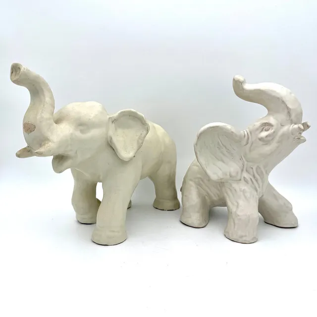 SKULPTURER, 2 st, elefanter, 1930/40-tal, vitglaserat lergods, design Viktor Westberg respektive Folke och Elsa Jernberg, signerad FEJ.
