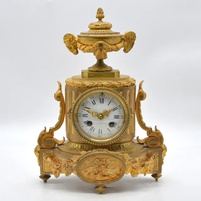 SAMUEL MARTI ET CIE. "H&F PARIS", FRANZÖSISCHE TISCHUHR IM LOUIS XVI-STIL, ORMOLU, HANDAUFZUG, MIT GLOCKENSCHLAG, 1877.