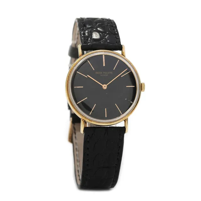 “Calatrava” in 14 kt. gold. Ref. 783323. Mechanical movement with manuel winding. Hand-sewn Chopard strap with clasp in 18 kt. gold. Ø 34 mm.
