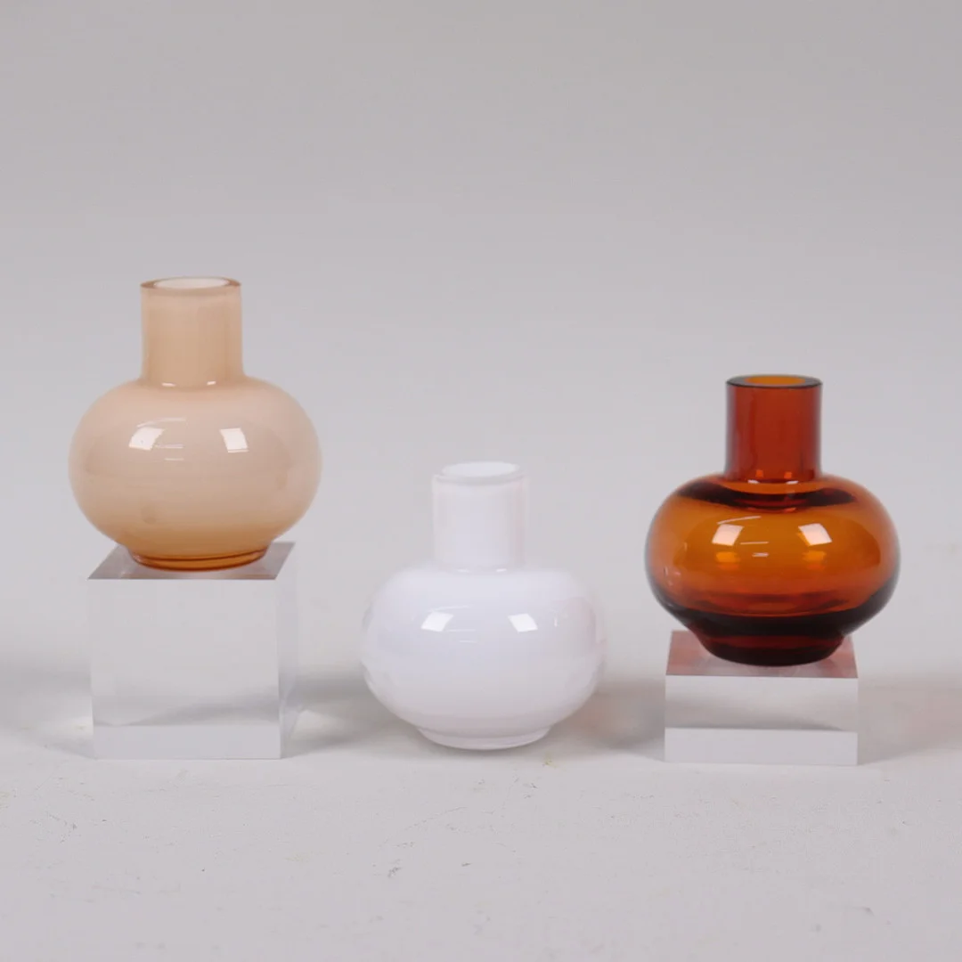 CARINA SETH ANDERSSON. för Marimekko, minivaser i glas, 3 st. — Utility glass — Markus Auktioner
