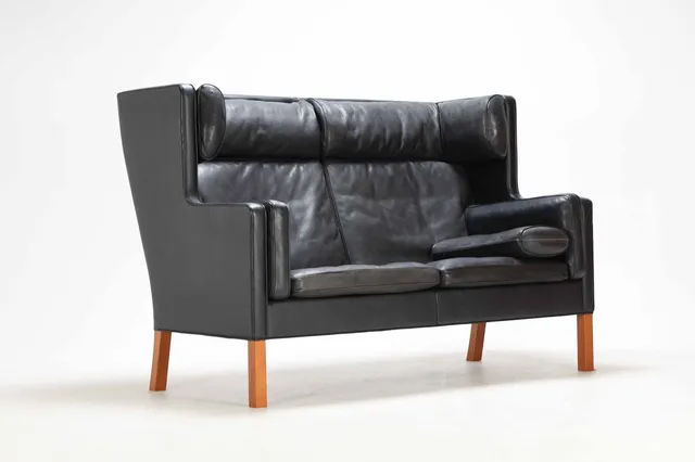 Børge Mogensen (1914-1972). Freestanding Coupé sofa, model 2192 black leather