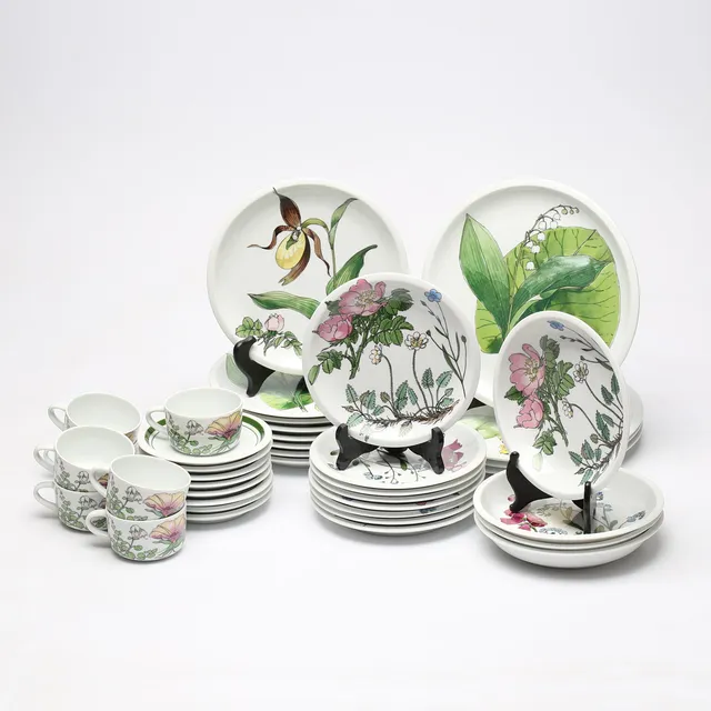 MARGUERITE WALFRIDSSON. 31 delar, "Midsommar", för IKEA. Formgiven 1974.