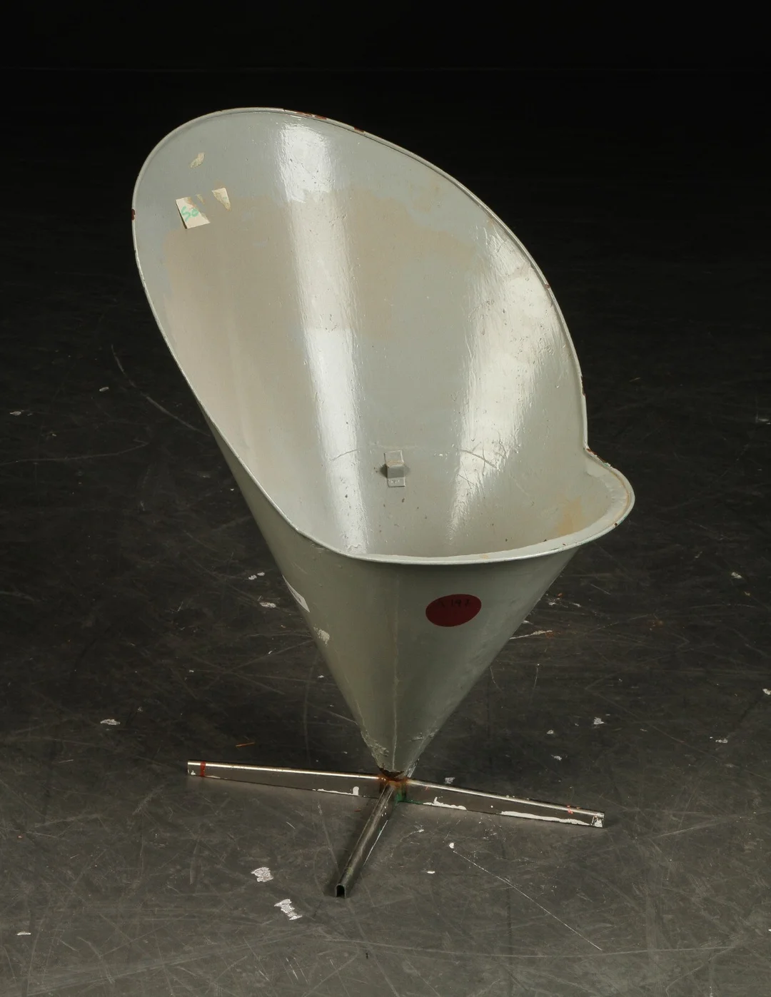 Verner Panton, 'Cone Chair' / 'Kræmmerhusstolen' stel — Furniture/Chairs — Lauritz