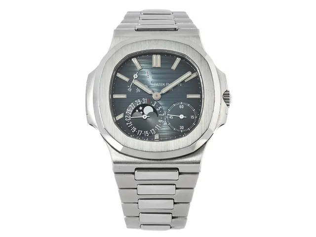 PATEK PHILIPPE, Geneve, Nautilus, Cal 240 PS, Serie nr. 5658480, Ref nr. 5712/1A-001, Boett nr. 4936670, herrur, 40 mm, stål, automatisk (microrotor), safirglas, datum, månfas, gångreservindikator, glasbaksida, integrerad originallänk, viklås, Ref nr. A384EAC, cert, november 2012, box, ytterkartong.