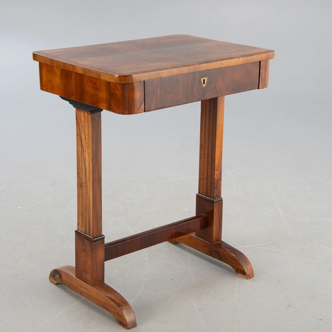 Nähtisch, 2. Hälfte 19. Jh. — Tables — Stockholms Auktionsverk Hamburg