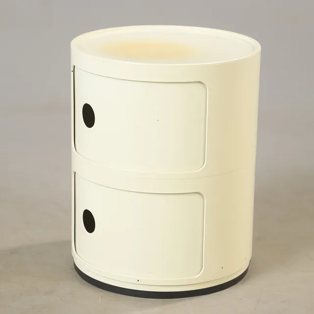 ANNA CASTELLI FERRIERI. "Componibili", vit plast med skjutdörrar, Kartell, Italien.