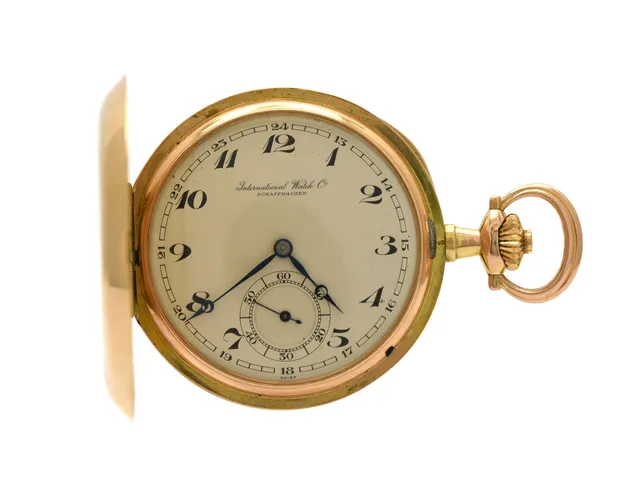 INTERNATIONAL WATCH CO, Schaffhausen, fickur, 51,5 mm, savonett, Cal 53 (H6 1/2), Serie nr. 384597, Boett nr. 412857, 14K guld, ankargång, skadad urtavla, innerlock i 14K guld, ca 1907.