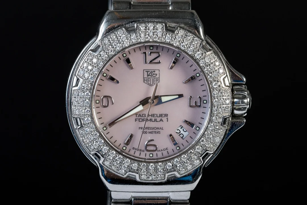 TAG Heuer Formula 1 dame armbåndsur med 120 diamanter — Watches and clocks/Ladies watches — Lauritz