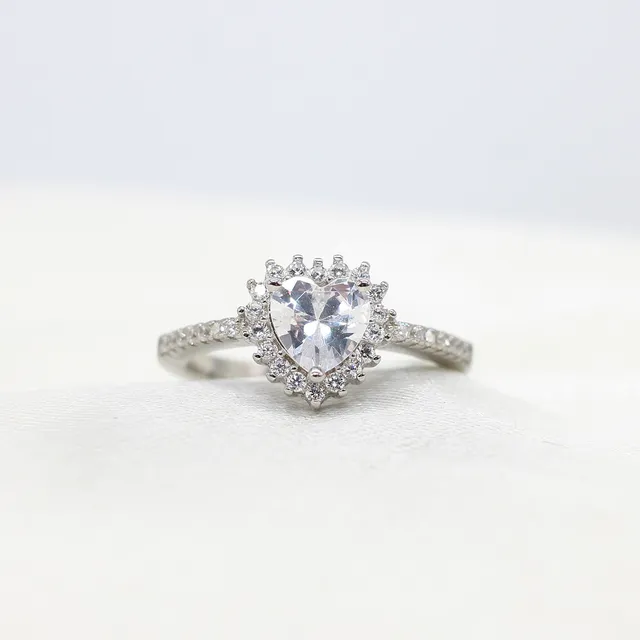 SILVER RING WITH HEART CUBIC ZIRCONIA.