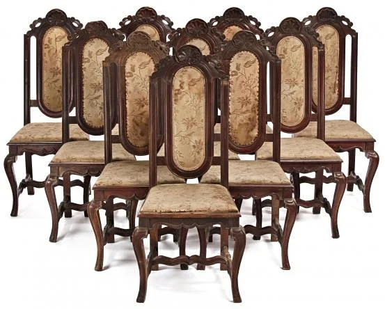Set of ten Philip V-Ferdinand VII chairs of English style in carved walnut, second third of the 18th Century. — Armchairs & Chairs — Balclis