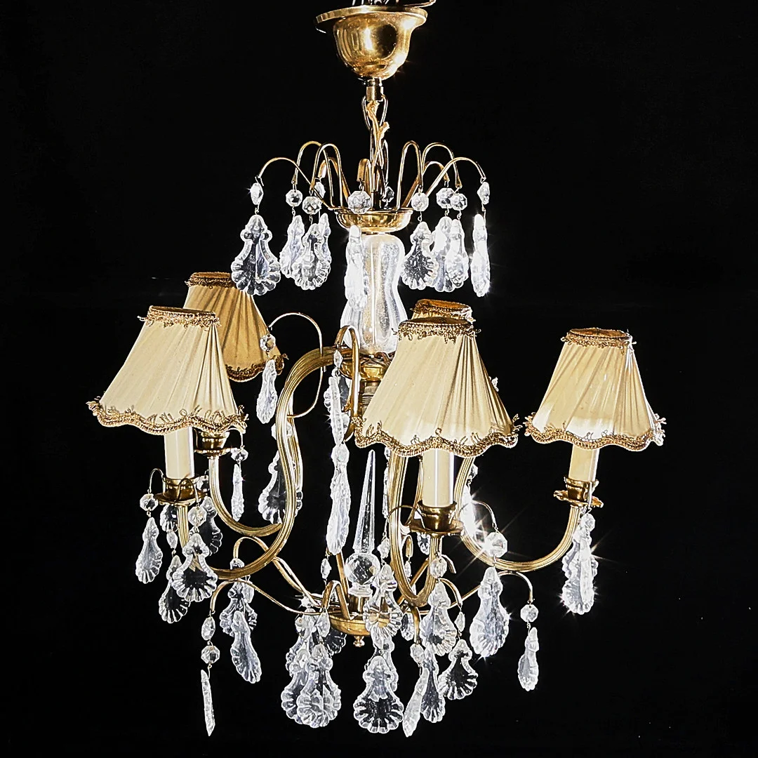 LJUSKRONA, med lövprismor, 1900-tal. — Ceiling lights — Metropol Auktioner
