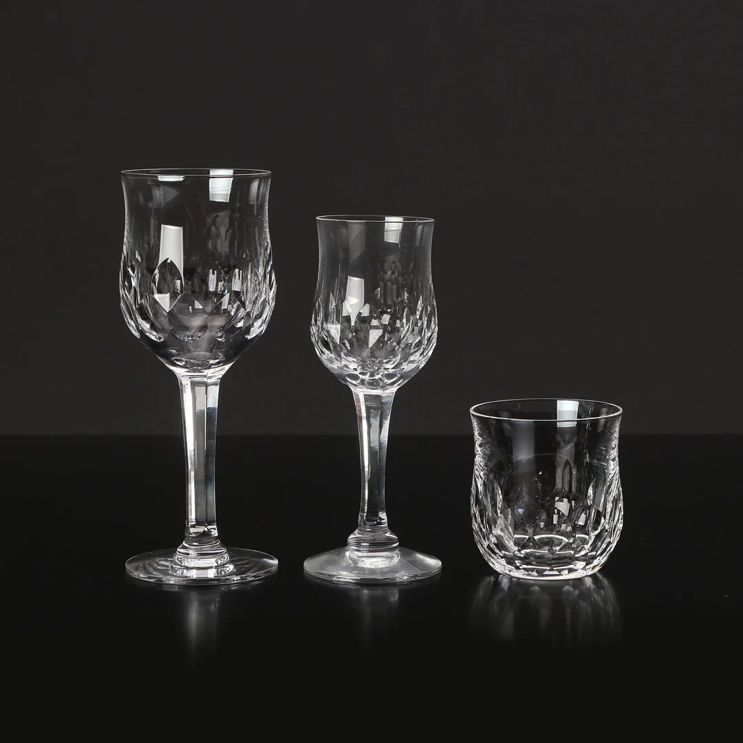 SIGURD PERSSON. KOSTA, GLASSERVIS, 41 DELAR. "Karl Gustaf". — Tableware — Skånes Auktionsverk