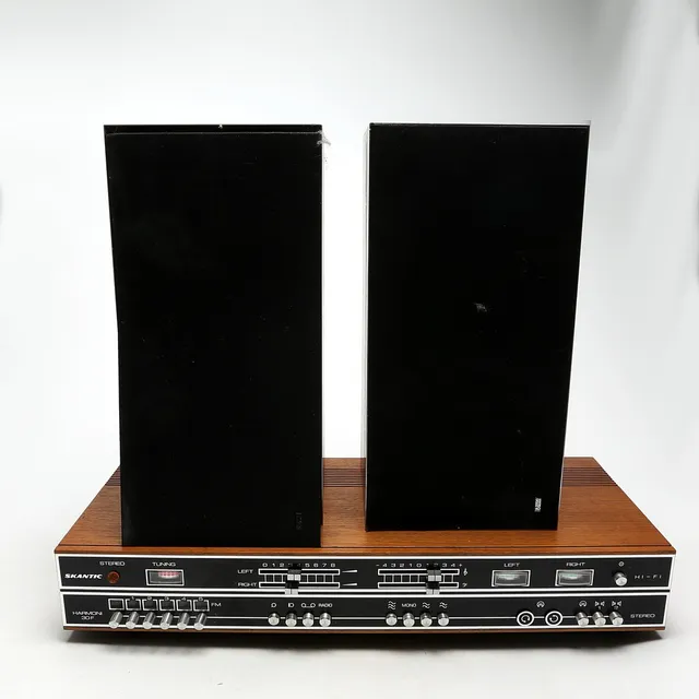 STEREO, Skantic, med högtalare.