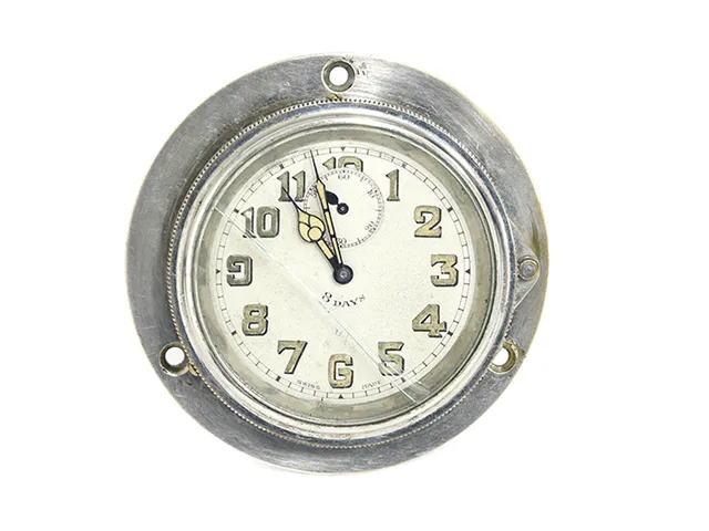 PANELUR, 77 x 16 mm, vitmetall, mekanisk, 8-dagarsverk, liten sekundvisare, plexiglas (skadat), skadad urtavla, ca 1950.