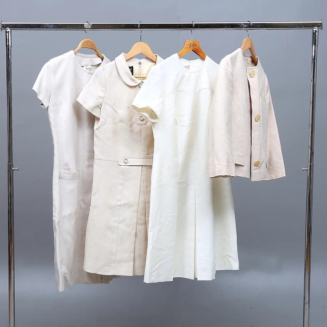 KLÄNNINGAR 3 st samt DRÄKT, 1960-/1970-tal. — Vintage & Designer Fashion — Auktionshuset Kolonn