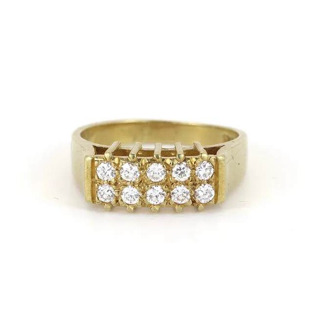 18Ct GOLD DIAMOND RING.