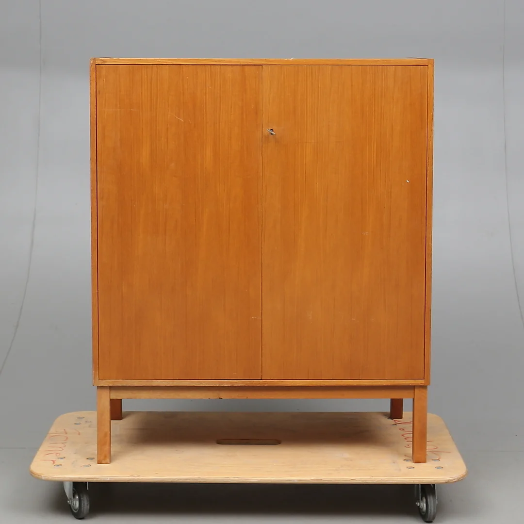SKÅP, 1900-talets andra hälft. — Cupboards, Cabinets & Shelves — Gomér & Andersson Norrköping