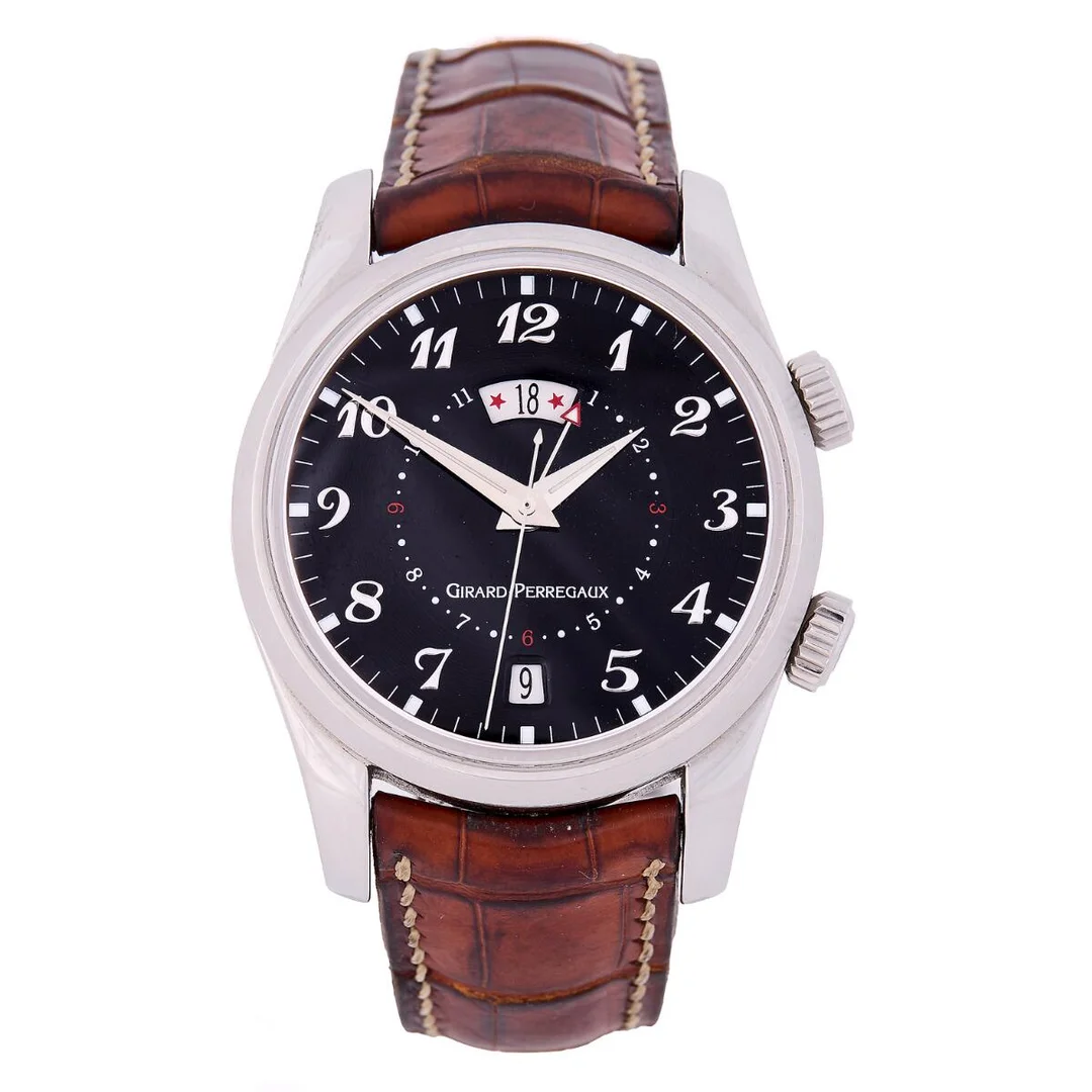 Traveller Timezone Alarm of steel, ref. 4935. Mechanical movement with automatic winding, date indication, GMT and alarm function, cal. 2291. Brown Girard-Perregaux crocodile strap with steel C-buckle. Ø 40 mm. 2000s. — Clocks & watches/Wristwatches — Bruun Rasmussen