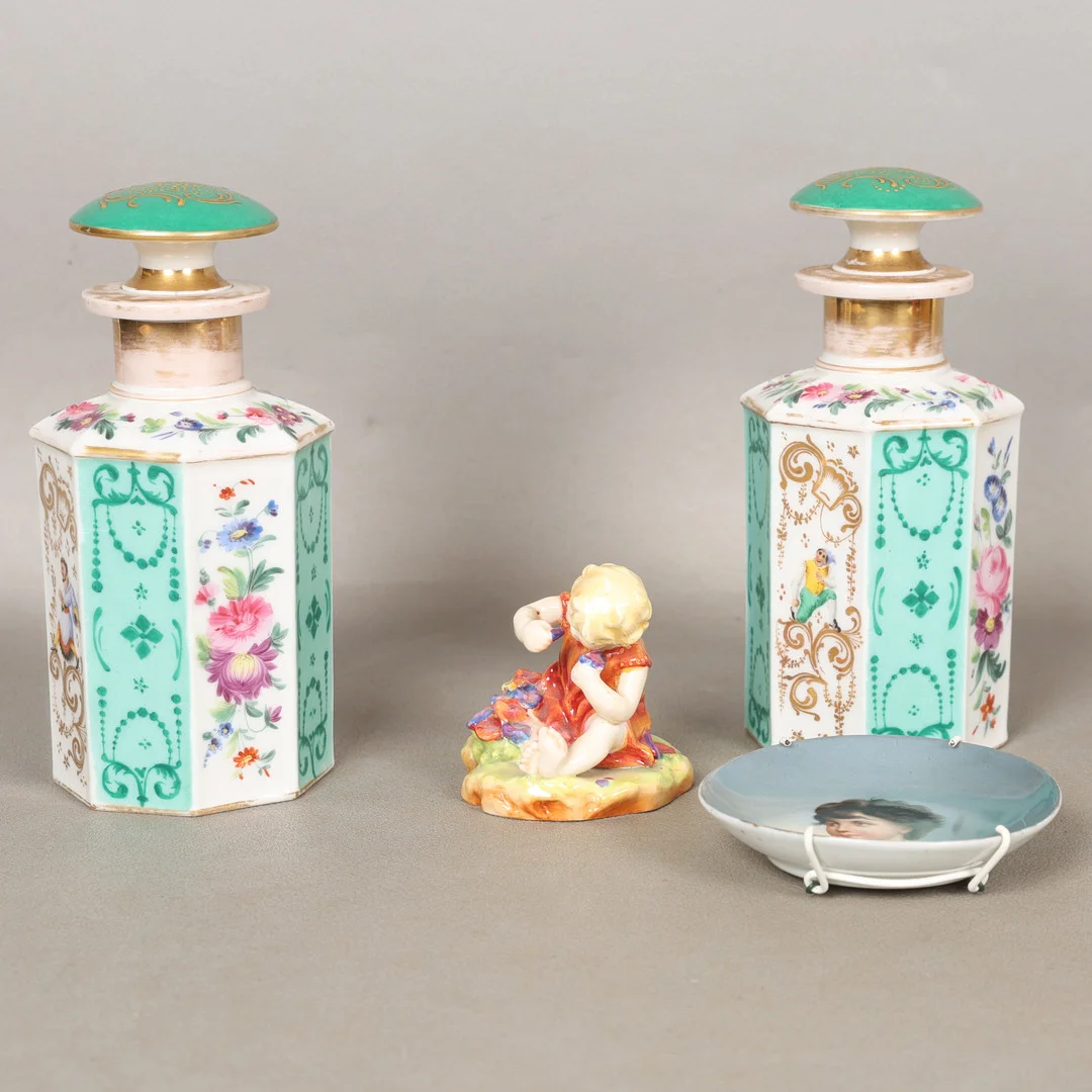 FOUR ITEMS OF 19TH CENTURY AND LATER PORCELAIN (4). — European — Bishop & Miller