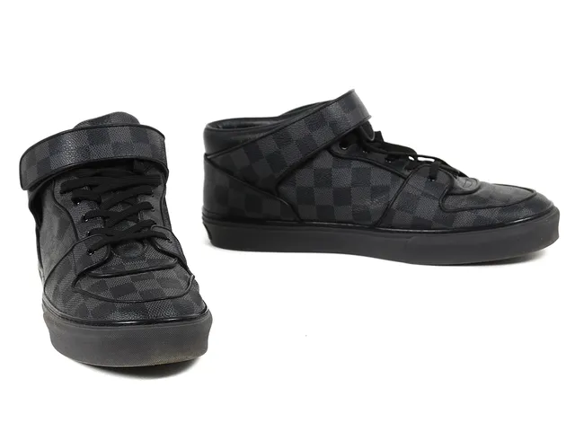 SNEAKER, LOUIS VUITTON, damier graphite, snörning och kardborre, stl 45, skopåsar, kartong.