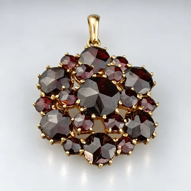 Antiker floraler GRANATANHÄNGER - Gelbgold 333/000.