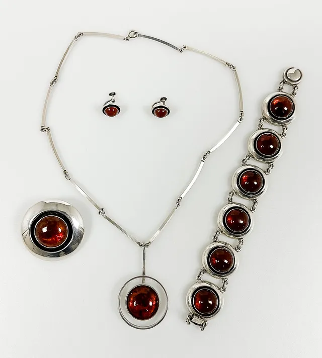 NIELS ERIK FROM. SMYCKEN, 4 delar, Sterlingsilver, bärnsten, Danmark.