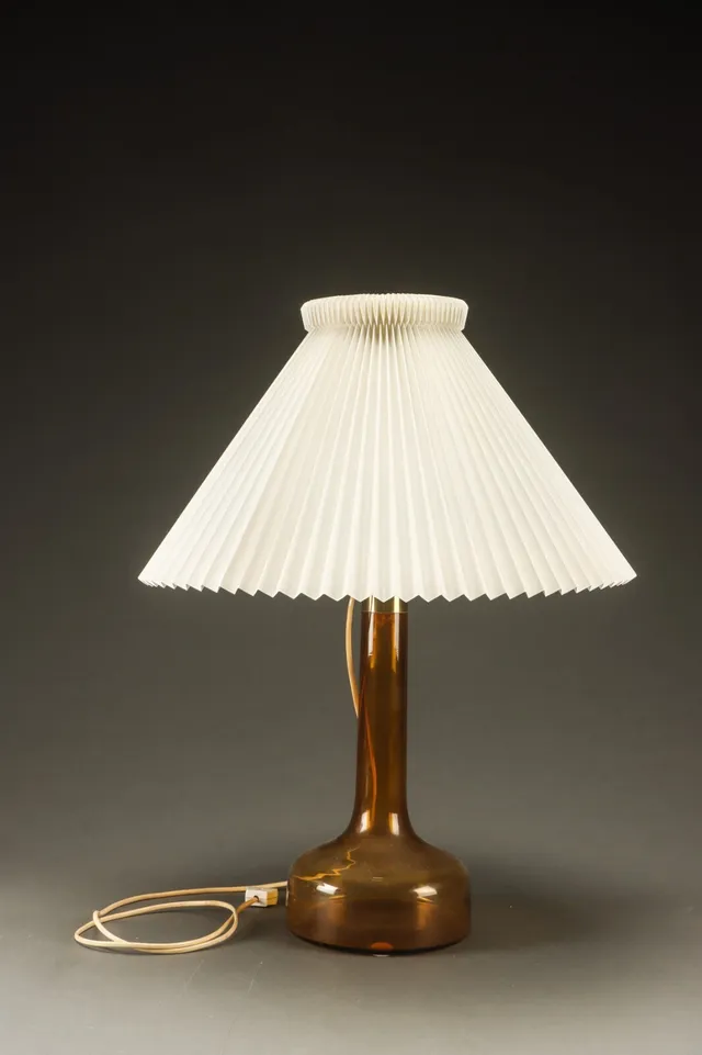 Gunnar Biilmann Petersen for Holmegaard / Le Klint. Bordlampe af glas, model 302