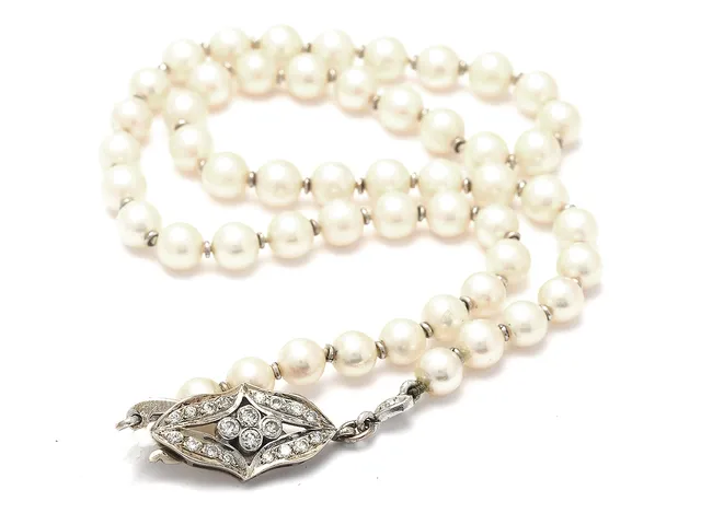 Pärlcollier Ø5,7mm 39cm 14K lås med diamanter 4xca0,03-0,04ct och 16xca0,01ct