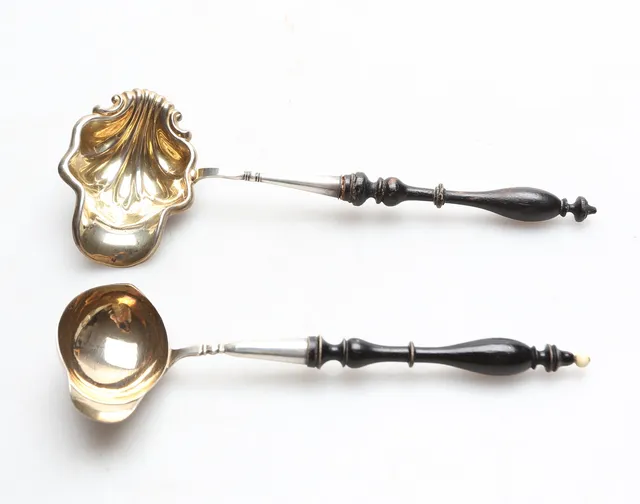 SLEVAR, tenn/trä, silver, stämplade, 18/1900-tal.