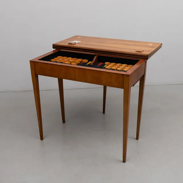 SPELBORD, invändigt med spelplan, sengustaviansk, 1800-talets början.