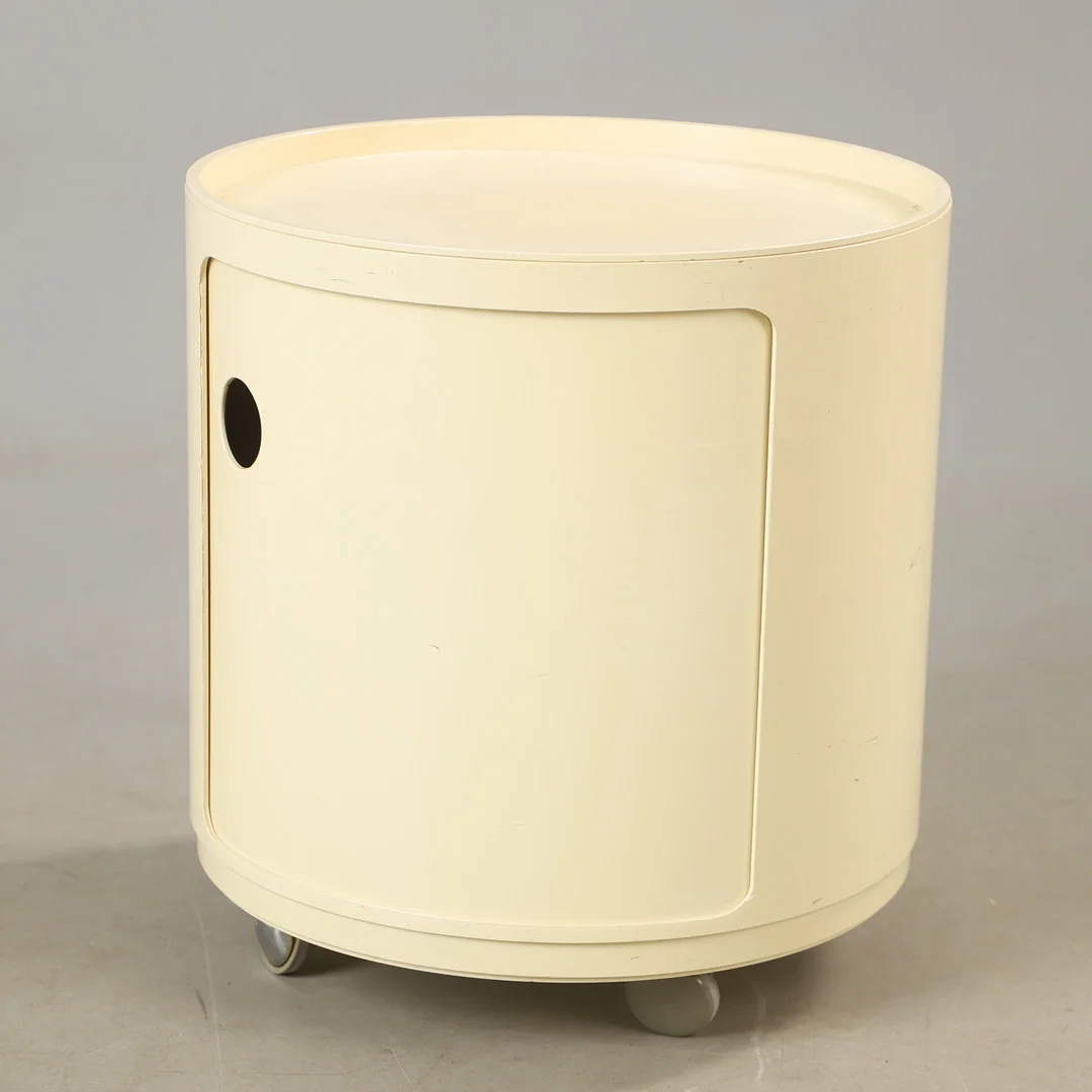 ANNA CASTELLI FERRIERI. "Componibili", vit plast, Kartell, Italien. — Cupboards, Cabinets & Shelves — Helsingborgs Auktionskammare