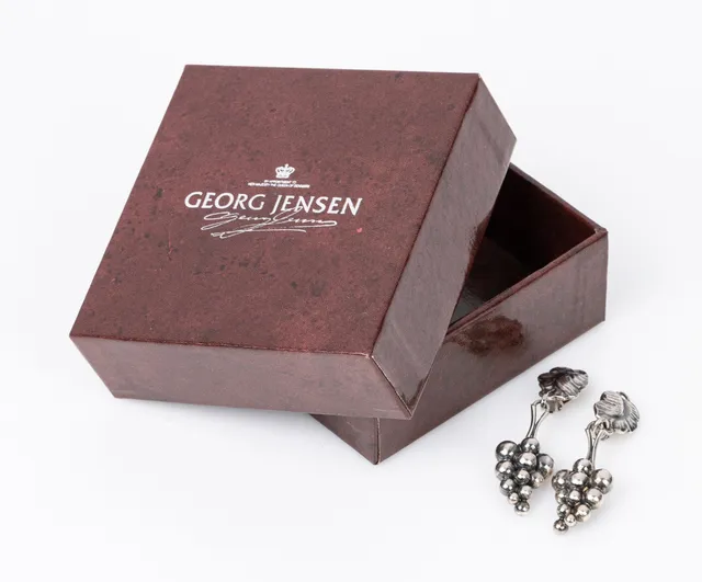 Georg Jensen. Moonlight Grapes ear clip in sterling silver