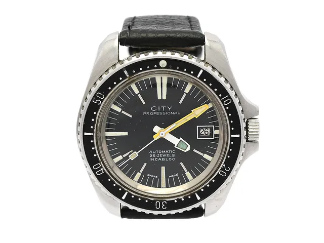 CITY, Professional, Cal ETA 2784, Boett nr. 406947 / 22013, herrur, 41 mm, stål, automatisk, plexiglas (löst), datum, skadad urtavla, defekt, läderband, ca 1975.